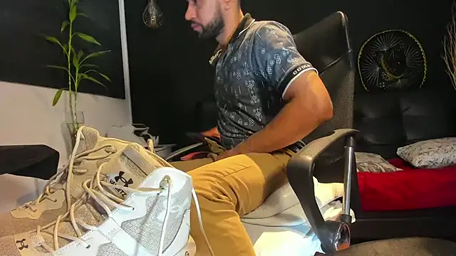 alessandro wye online show from October 17, 2025, 6:50 am