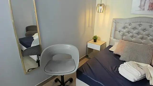 Snapshot of escarleth__ chatting on June 16, 2026, 2:17 pm escarleth online show from June 16, 2026, 2:17 pm