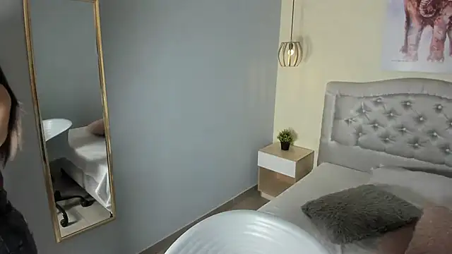 escarleth   online show from November 25, 2025, 12:38 pm