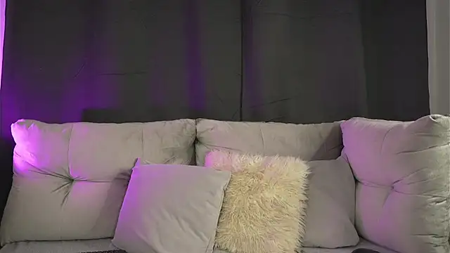 alanajonhsonm online show from June 21, 2026, 5:57 am