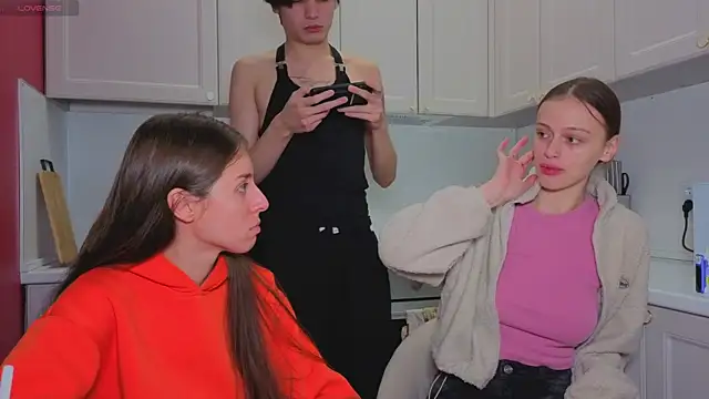 Snapshot of fcjuicy_pussy chatting on December 1, 2025, 9:21 am fcjuicy pussy online show from December 1, 2025, 9:21 am