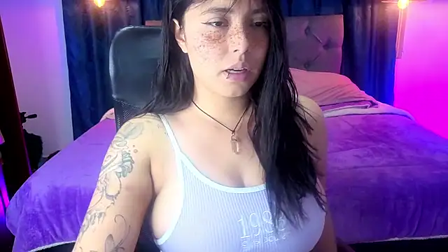Snapshot of sarah_moon2 chatting on May 28, 2026, 4:57 pm sarah moon2 online show from May 28, 2026, 4:57 pm