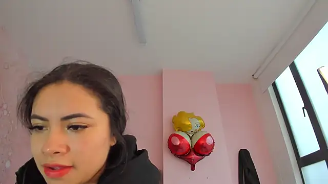 Snapshot of soyzarahtorres chatting on October 25, 2025, 4:07 pm soyzarahtorres online show from October 25, 2025, 4:07 pm