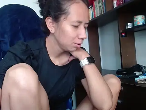 Snapshot of Erotic_latina chatting on November 12, 2025, 12:42 pm Erotic latina online show from November 12, 2025, 12:42 pm