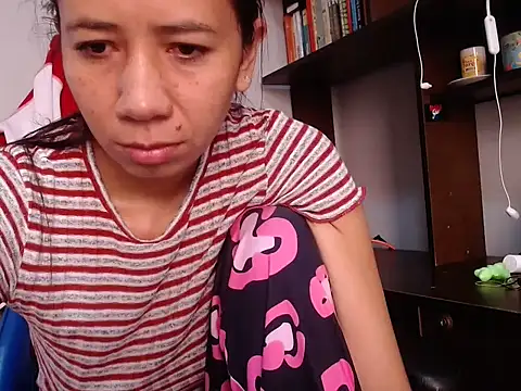 Snapshot of Erotic_latina chatting on October 27, 2025, 12:28 pm Erotic latina online show from October 27, 2025, 12:28 pm