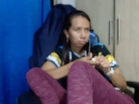 Snapshot of Erotic_latina chatting on November 26, 2025, 12:10 am Erotic latina online show from November 26, 2025, 12:10 am