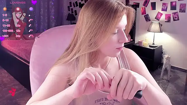 KarambaMoon online show from November 28, 2025, 8:09 pm