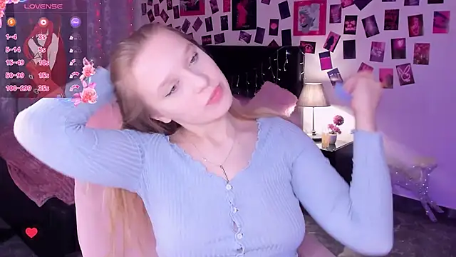 Snapshot of KarambaMoon chatting on March 4, 2026, 8:38 pm KarambaMoon online show from March 4, 2026, 8:38 pm