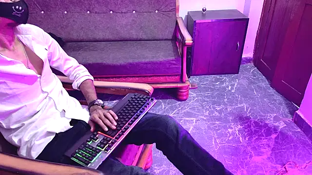 Snapshot of Habibi_big_b chatting on October 23, 2025, 6:06 pm Habibi big b online show from October 23, 2025, 6:06 pm