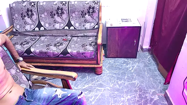 Snapshot of Habibi_big_b chatting on October 24, 2025, 5:45 pm Habibi big b online show from October 24, 2025, 5:45 pm