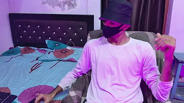 Snapshot of Habibi_big_b chatting on November 3, 2025, 8:23 pm Habibi big b online show from November 3, 2025, 8:23 pm