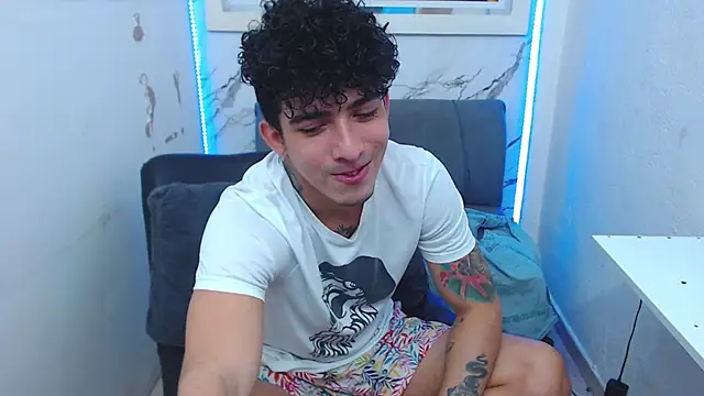 Snapshot of targuerian22 chatting on December 15, 2025, 11:10 pm targuerian22 online show from December 15, 2025, 11:10 pm