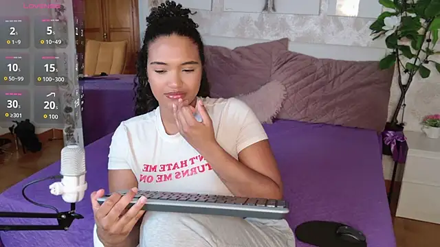 Snapshot of MilaTeenX chatting on November 20, 2025, 8:48 am MilaTeenX online show from November 20, 2025, 8:48 am