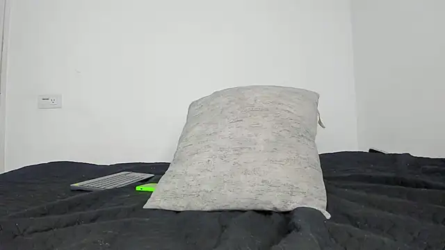 edwin mosquera1 online show from January 14, 2026, 1:42 am