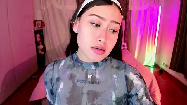 Emilyswan04 online show from January 17, 2026, 2:48 am