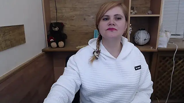 Snapshot of DaniellaKiss chatting on March 25, 2026, 5:01 pm DaniellaKiss online show from March 25, 2026, 5:01 pm