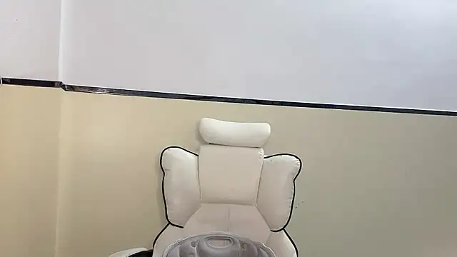 Snapshot of Honey-cici chatting on February 19, 2025, 7:28 am Honey-cici online show from February 19, 2025, 7:28 am