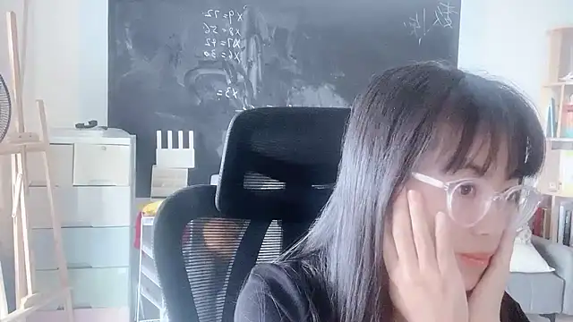 Snapshot of Honey-cici chatting on December 16, 2025, 7:23 am Honey-cici online show from December 16, 2025, 7:23 am