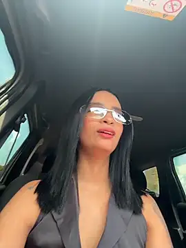 Laura fernandezII online show from May 7, 2026, 5:38 pm