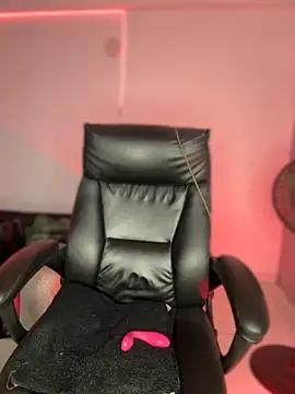 Laura fernandezII online show from October 7, 2025, 8:32 pm