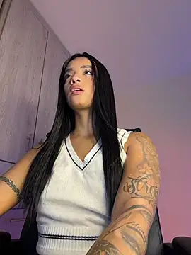 Laura fernandezII online show from November 22, 2025, 9:57 pm