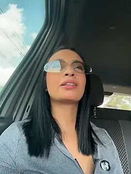 Laura fernandezII online show from May 6, 2026, 9:19 pm