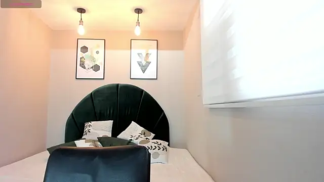 Snapshot of LenaRuiz_ chatting on July 18, 2026, 12:03 pm LenaRuiz online show from July 18, 2026, 12:03 pm