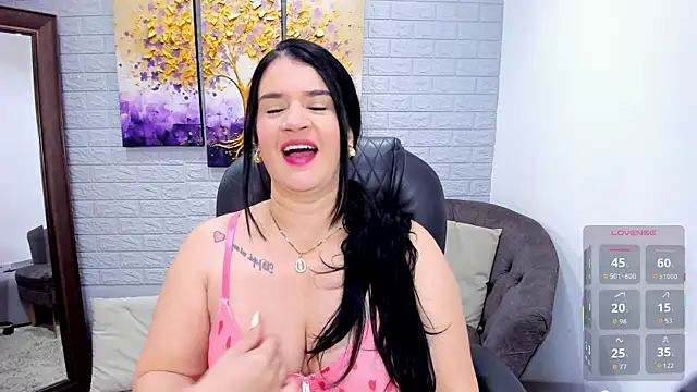 LenaRuiz  online show from April 25, 2026, 12:08 pm