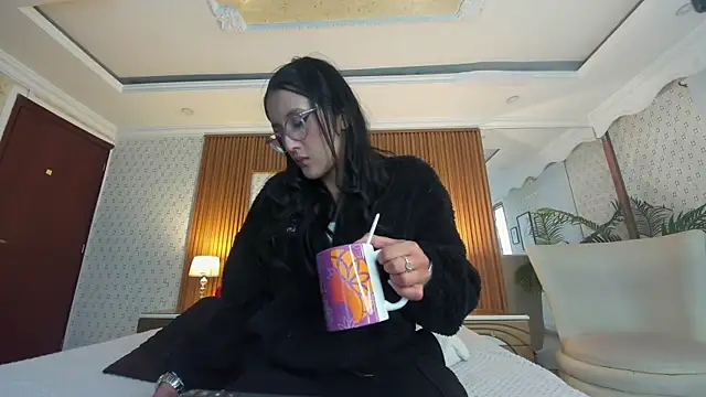 Princess Violett online show from November 11, 2025, 2:34 pm