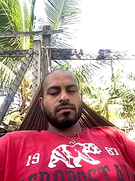 Snapshot of islandvybee55 chatting on December 3, 2025, 4:28 pm islandvybee55 online show from December 3, 2025, 4:28 pm