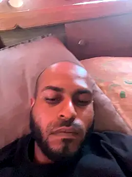 Snapshot of islandvybee55 chatting on October 30, 2025, 3:42 pm islandvybee55 online show from October 30, 2025, 3:42 pm