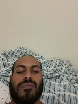 Snapshot of islandvybee55 chatting on January 15, 2025, 12:30 am islandvybee55 online show from January 15, 2025, 12:30 am