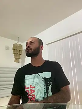 Snapshot of islandvybee55 chatting on January 9, 2025, 11:02 pm islandvybee55 online show from January 9, 2025, 11:02 pm