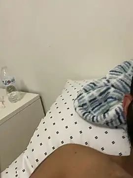 Snapshot of islandvybee55 chatting on February 12, 2025, 5:26 am islandvybee55 online show from February 12, 2025, 5:26 am