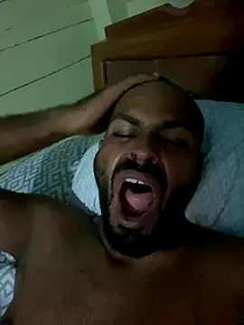 Snapshot of islandvybee55 chatting on September 12, 2025, 5:07 am islandvybee55 online show from September 12, 2025, 5:07 am