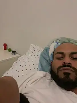 Snapshot of islandvybee55 chatting on February 2, 2025, 1:45 am islandvybee55 online show from February 2, 2025, 1:45 am