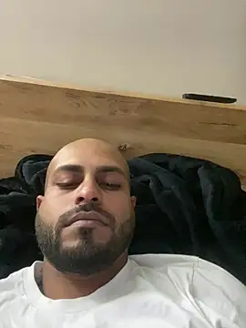 islandvybee55 online show from March 27, 2026, 2:18 pm