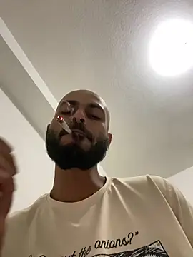 Snapshot of islandvybee55 chatting on March 3, 2025, 12:56 am islandvybee55 online show from March 3, 2025, 12:56 am