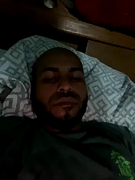 Snapshot of islandvybee55 chatting on October 31, 2025, 6:54 am islandvybee55 online show from October 31, 2025, 6:54 am