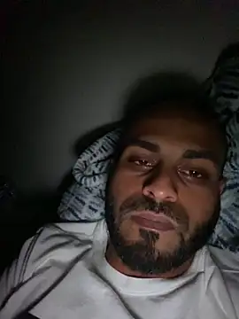 Snapshot of islandvybee55 chatting on February 20, 2025, 1:57 am islandvybee55 online show from February 20, 2025, 1:57 am