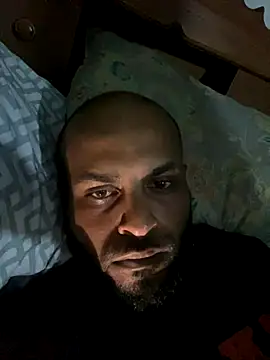 Snapshot of islandvybee55 chatting on November 4, 2025, 8:29 am islandvybee55 online show from November 4, 2025, 8:29 am