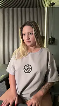 MiaPetit  online show from January 5, 2026, 6:44 pm