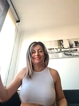 Snapshot of Latiinvenushot chatting on March 1, 2026, 12:49 pm Latiinvenushot online show from March 1, 2026, 12:49 pm