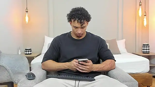 Dominick star online show from February 7, 2025, 4:06 am