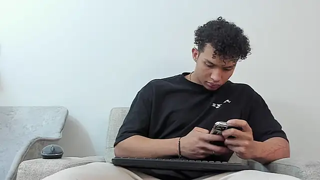 Dominick star online show from March 21, 2025, 3:44 am