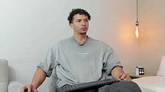 Dominick star online show from February 9, 2025, 4:25 am