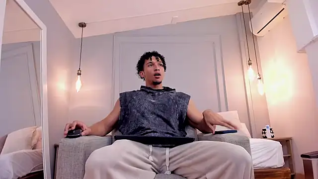 Dominick star online show from September 19, 2025, 4:38 am