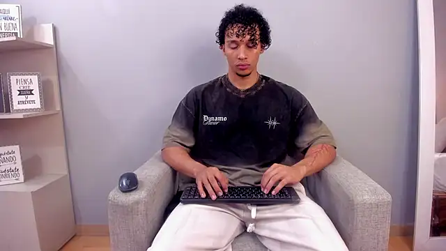 Snapshot of Dominick_star chatting on November 28, 2025, 4:01 am Dominick star online show from November 28, 2025, 4:01 am