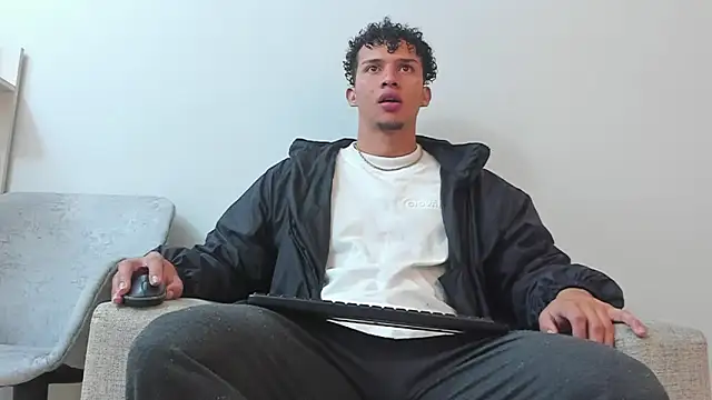 Dominick star online show from March 19, 2025, 4:03 am