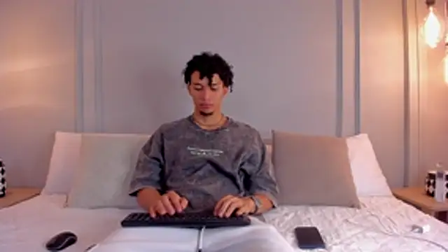 Dominick star online show from October 27, 2025, 4:13 am